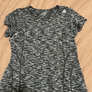 💰5/$10 Reebok athletic tee